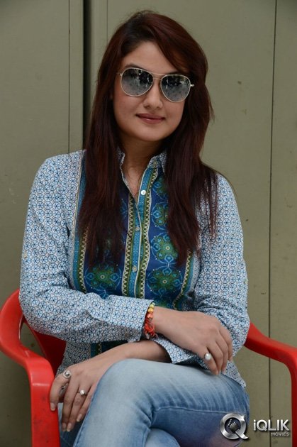 Sonia-Agarwal-at-Amma-Nanna-Oorelithe-Press-Meet